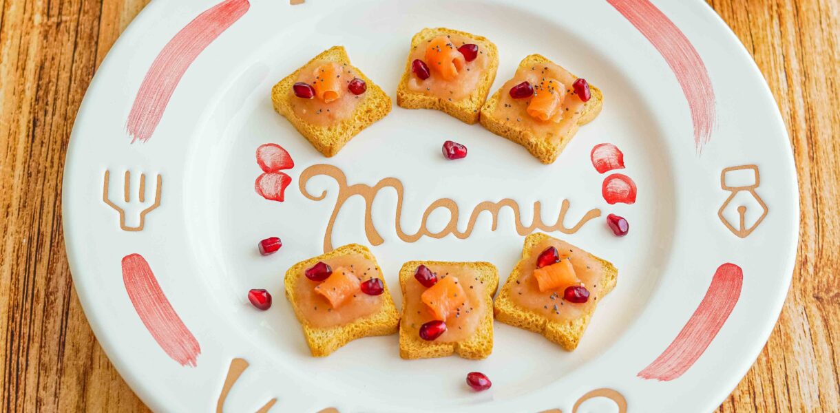 piatto decorato con il mio nome e mini toast