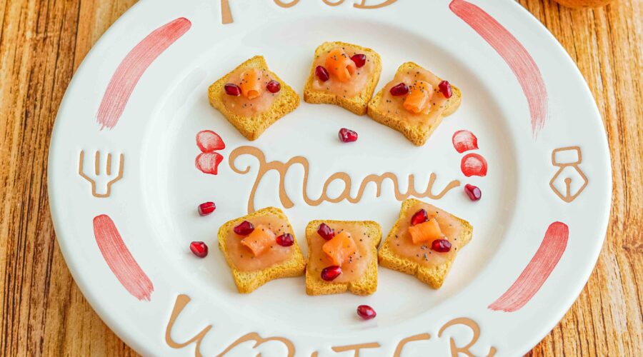 piatto decorato con il mio nome e mini toast