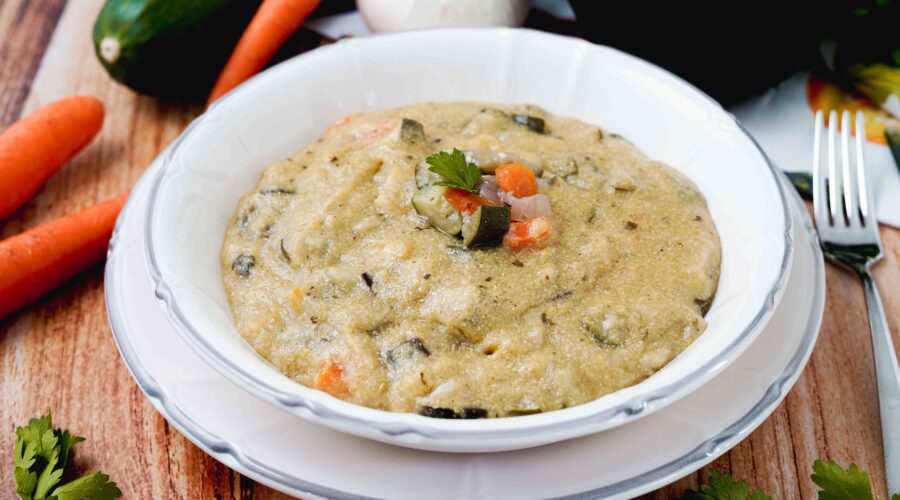 polenta alle verdure in piatto