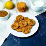 piatto con biscotti bacche di goji e semi di lino