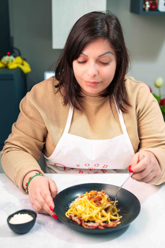 Foto personale guardando la pasta