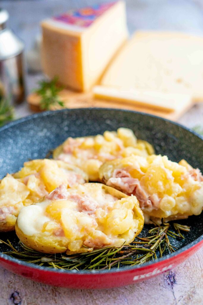 patate ripiene formaggio filante
patate con rosmarino
patate con prosciutto