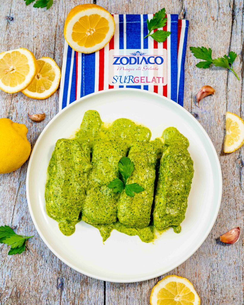 filetto di merluzzo in salsa verde sul piatto secondo piatto veloce