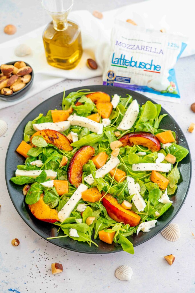 insalata di mozzarella e frutta