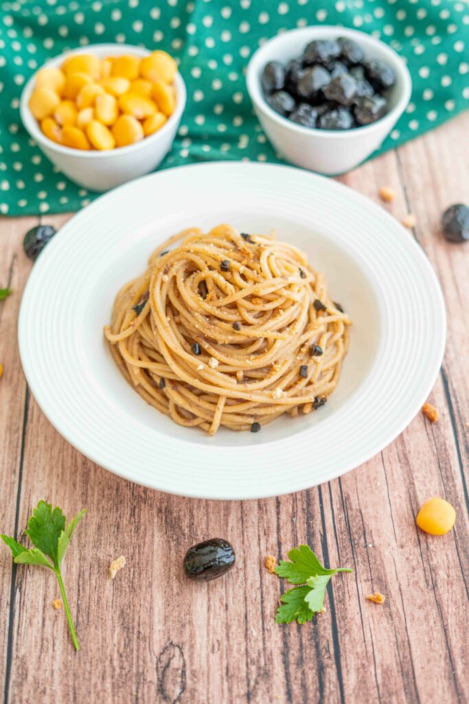 spaghetti alici e olive nere