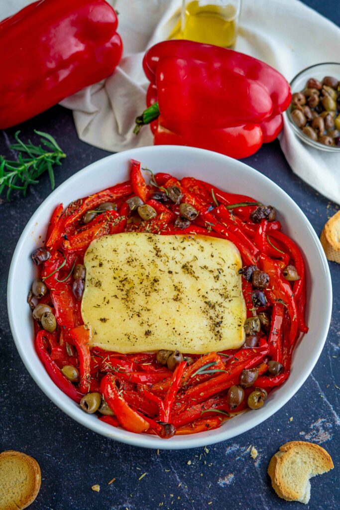 Fettacotta al forno con peperoni e olive