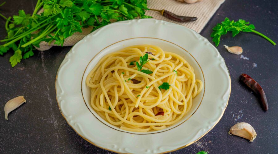 Spaghetti aglio olio e peperoncino