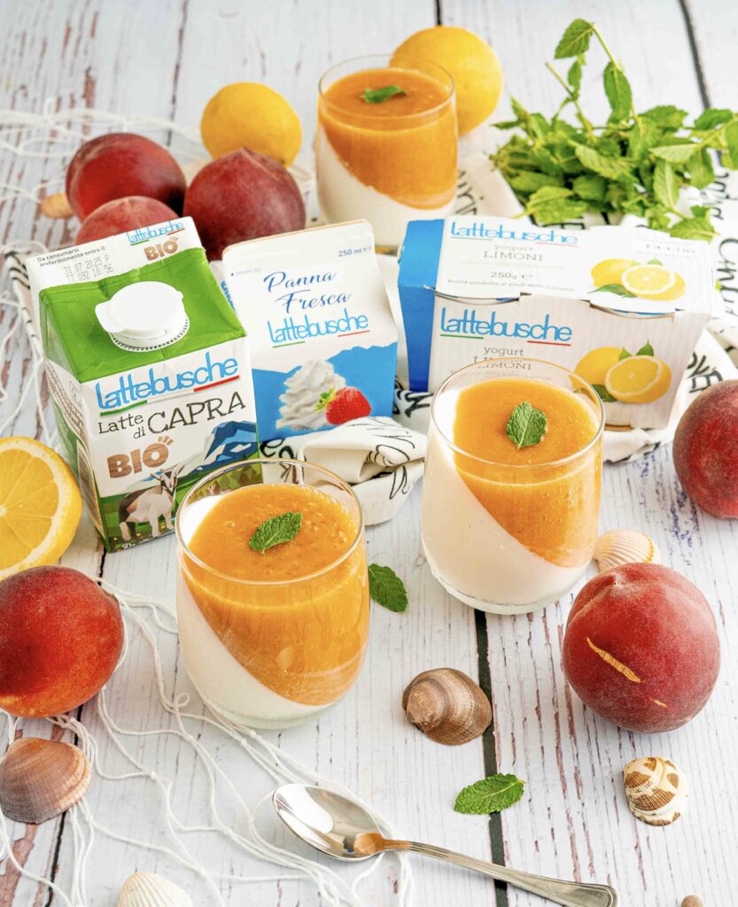 panna cotta allo yogurt e pesche