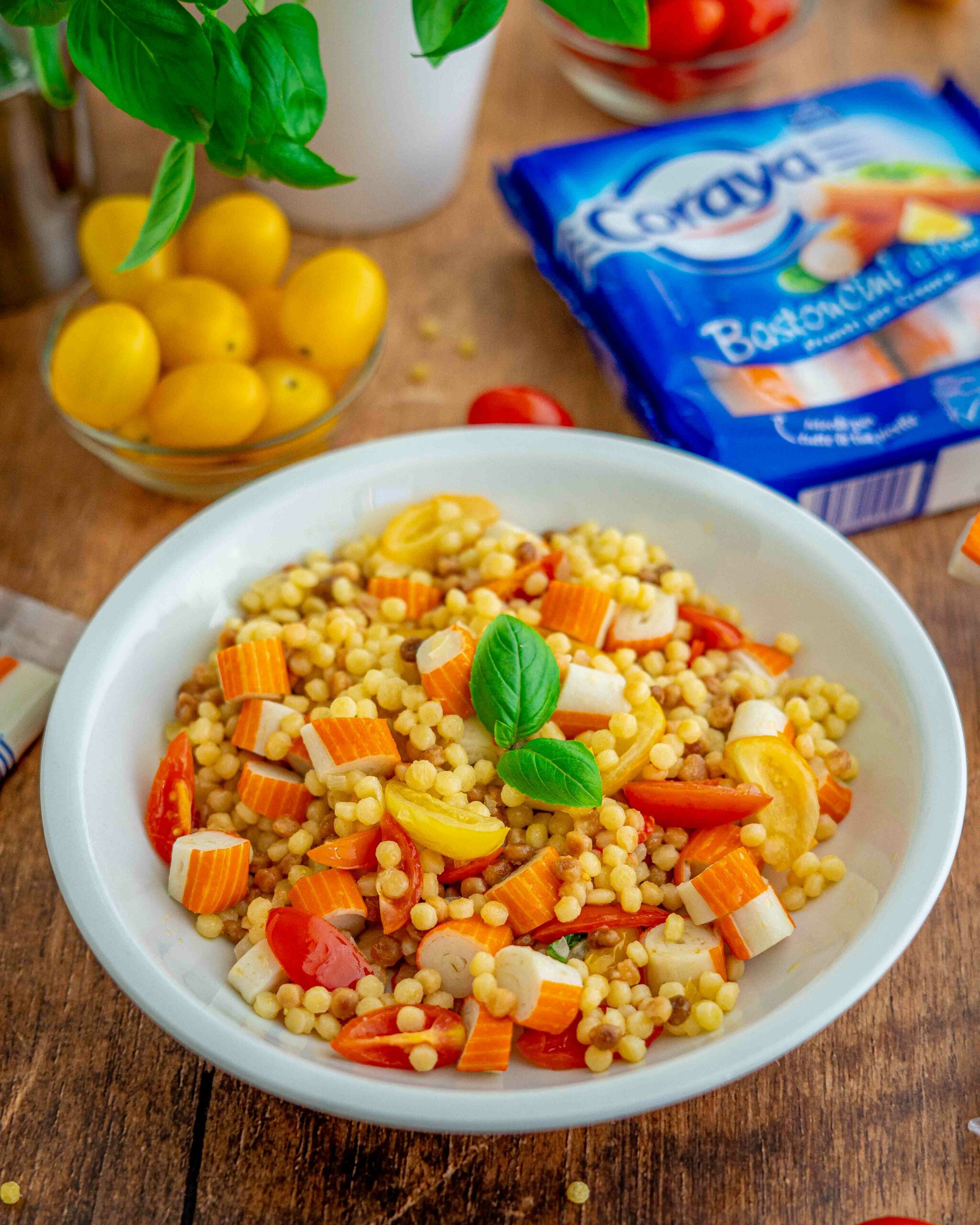 fregola sarda con bastoncini di mare