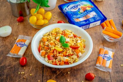 fregola sarda con bastoncini di mare