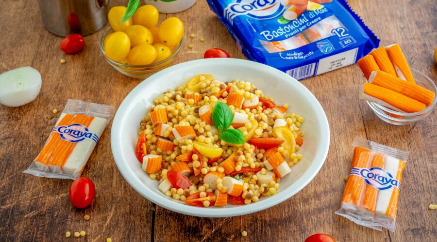 fregola sarda con bastoncini di mare